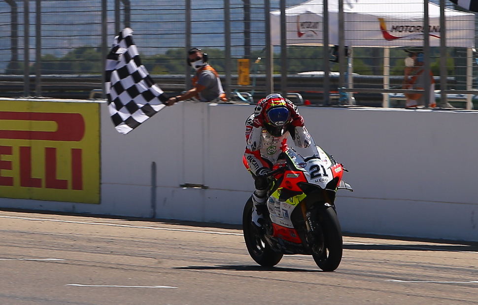 Микель Рубен Ринальди из Team GoEleven Ducati выиграл 1-ю гонку Теруэльского этапа WSBK Микель Рубен Ринальди из Team GoEleven Ducati выиграл 1-ю гонку Теруэльского этапа WSBK