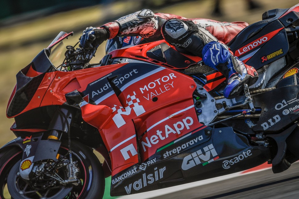 Пилоты Team Ducati вышли на свободные практики Гран-При Сан-Марино уже в новых ливреях Пилоты Team Ducati вышли на свободные практики Гран-При Сан-Марино уже в новых ливреях