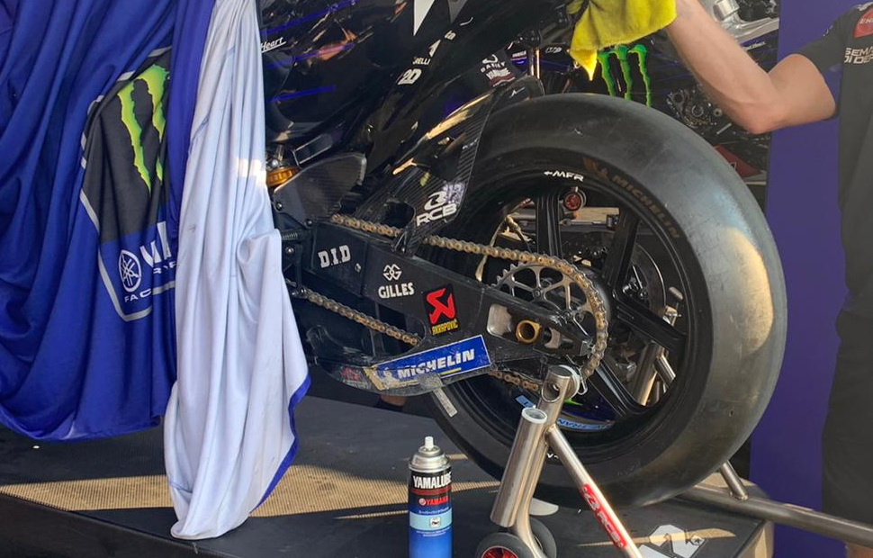 Стандартный маятник Yamaha YZR-M1, на котором грохнулся Виньялес Стандартный маятник Yamaha YZR-M1, на котором грохнулся Виньялес
