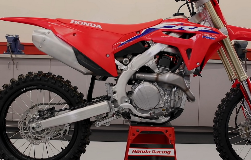 Honda CRF450R (2021) - расположение двигателя и шасси, вид сбоку Honda CRF450R (2021) - расположение двигателя и шасси, вид сбоку