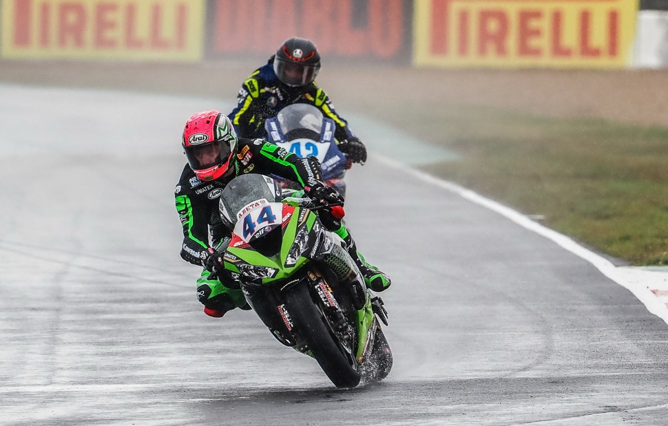 Лукас Маяс долгое время возглавлял FP1 в классе Supersport Лукас Маяс долгое время возглавлял FP1 в классе Supersport