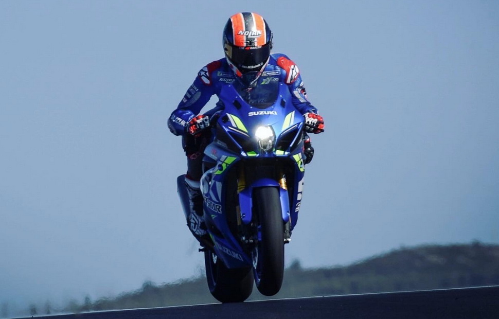 Алекс Ринс на стоковом Suzuki GSX-R1000 Алекс Ринс на стоковом Suzuki GSX-R1000
