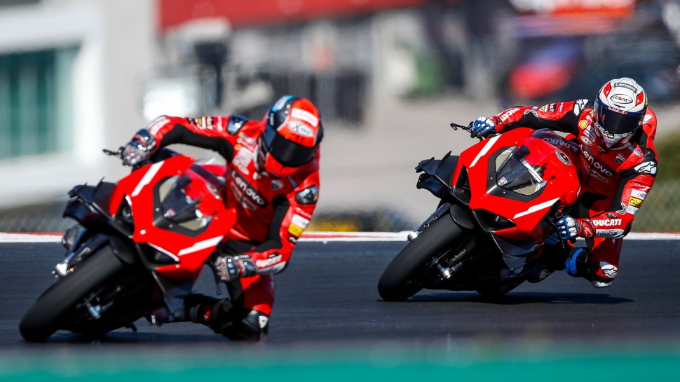 Андреа Довициозо и Данило Петруччи прохватили по Портимао на Ducati Superleggera V4 Андреа Довициозо и Данило Петруччи прохватили по Портимао на Ducati Superleggera V4