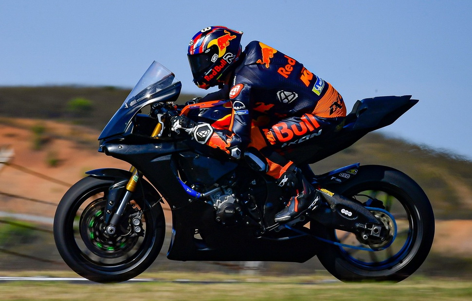 Брад Биндер из KTM Factory Racing на борту Yamaha R1 Брад Биндер из KTM Factory Racing на борту Yamaha R1