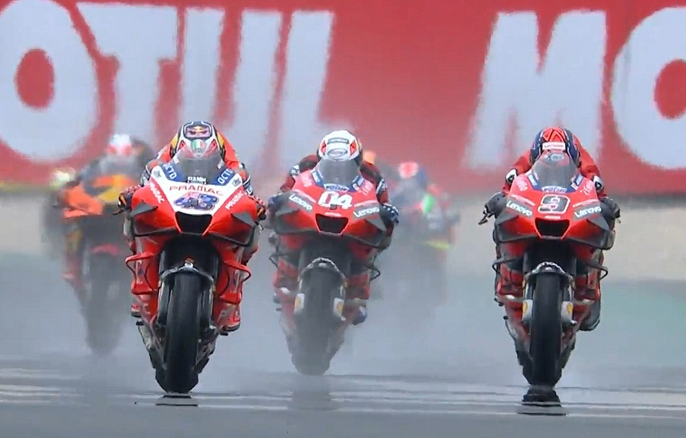 Три пилота Ducati возглавили Гран-При Франции Три пилота Ducati возглавили Гран-При Франции