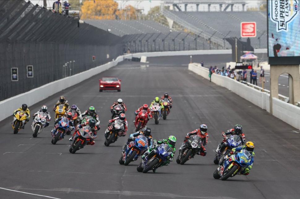 Старт первой гонки MotoAmerica на Indianapolis MotorSpeedway Старт первой гонки MotoAmerica на Indianapolis MotorSpeedway
