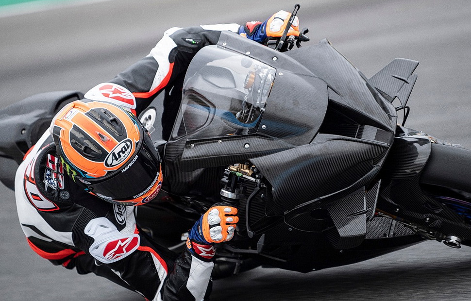 Мики Ван дер Марк на борту BMW M 1000 RR (2021) Мики Ван дер Марк на борту BMW M 1000 RR (2021)