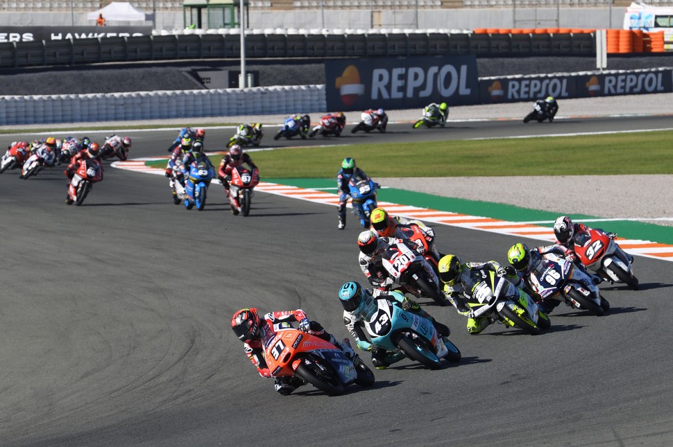 Гонка CEV Repsol Moto3 в Валенсии Гонка CEV Repsol Moto3 в Валенсии