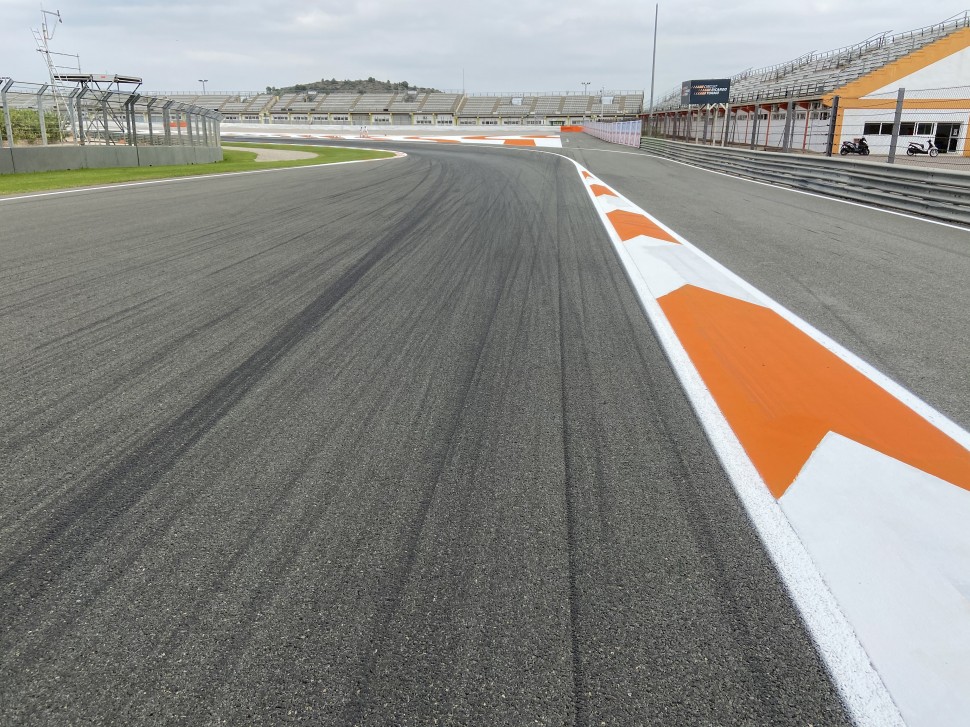1-й поворот Ricardo Tormo Circuit носит имя Хорхе Мартинеса 1-й поворот Ricardo Tormo Circuit носит имя Хорхе Мартинеса