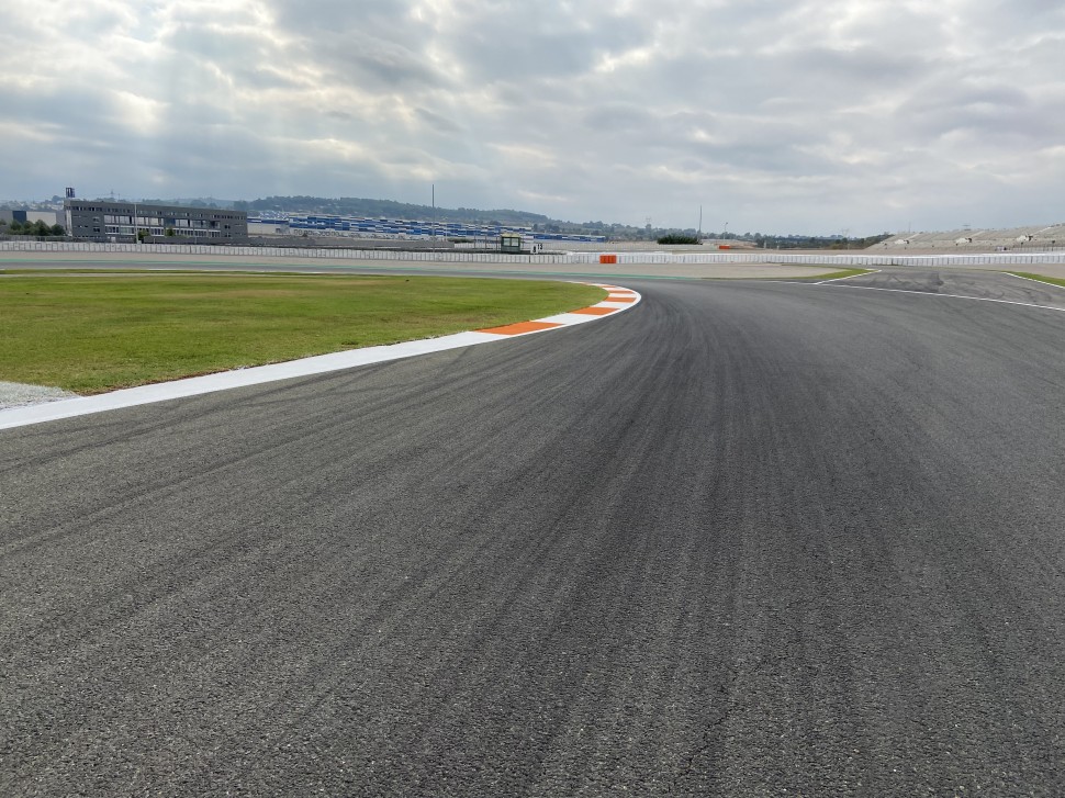 8-й поворот Ricardo Tormo Circuit - поворот имени Берната Мартинеса 8-й поворот Ricardo Tormo Circuit - поворот имени Берната Мартинеса