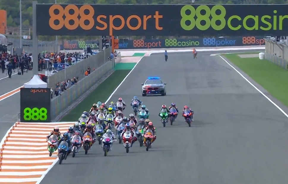 Старт Гран-При Европы в классе Moto3 Старт Гран-При Европы в классе Moto3