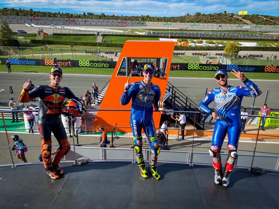 Подиум Гран-При Европы MotoGP: Жоан Мир и Алекс Ринс на 1-2 местах, Пол Эспаргаро на 3-м Подиум Гран-При Европы MotoGP: Жоан Мир и Алекс Ринс на 1-2 местах, Пол Эспаргаро на 3-м
