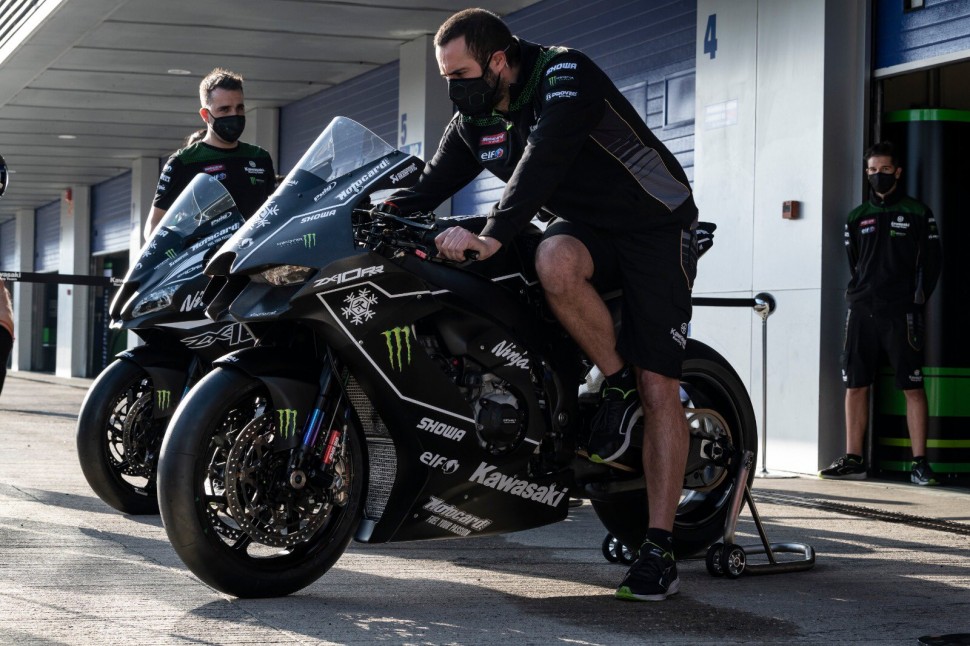 KRT показала официальный дизайн своего новенького Kawasaki ZX-10RR (2021) в Хересе KRT показала официальный дизайн своего новенького Kawasaki ZX-10RR (2021) в Хересе