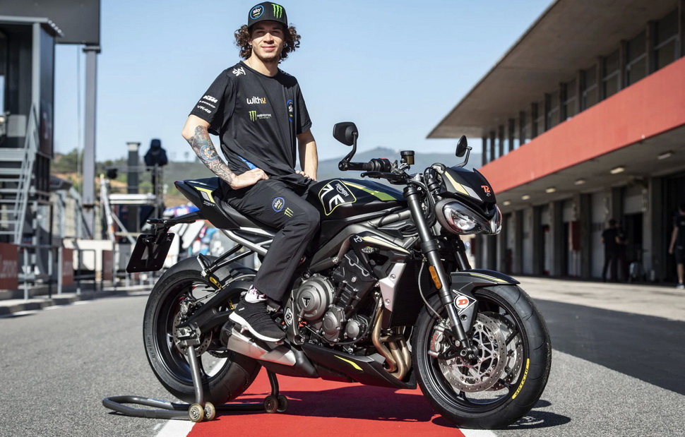 Марко Беццекки выиграл Triumph Street Triple RS как победитель Triumph Triple Trophy Марко Беццекки выиграл Triumph Street Triple RS как победитель Triumph Triple Trophy