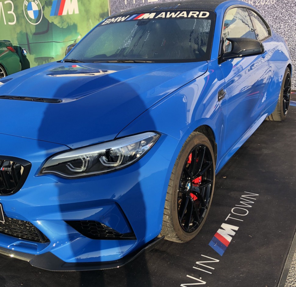 Вот эта BMW M2 CS для победителя BMW M Award - в паддоке Портимао Вот эта BMW M2 CS для победителя BMW M Award - в паддоке Портимао
