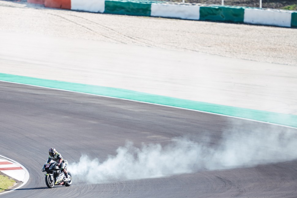 Жоан Зарко спалил еще один движок Ducati GP19 на FP4 Жоан Зарко спалил еще один движок Ducati GP19 на FP4