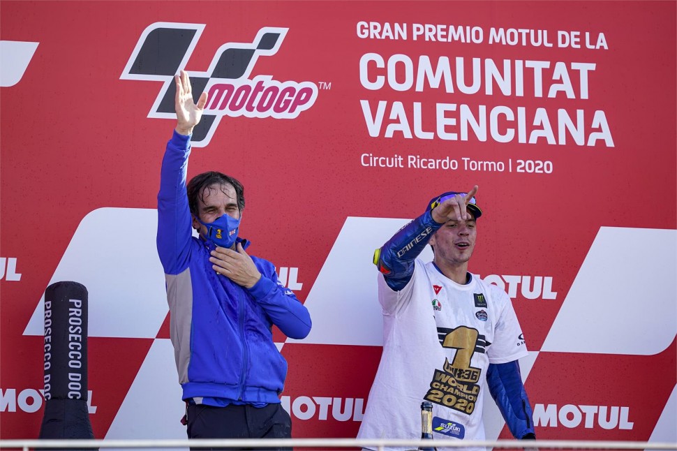 Жоан Мир - чемпион MotoGP 2020 года Жоан Мир - чемпион MotoGP 2020 года