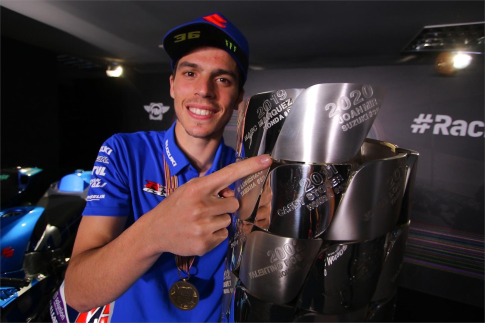 Жоан Мир - чемпион MotoGP 2020 года Жоан Мир - чемпион MotoGP 2020 года