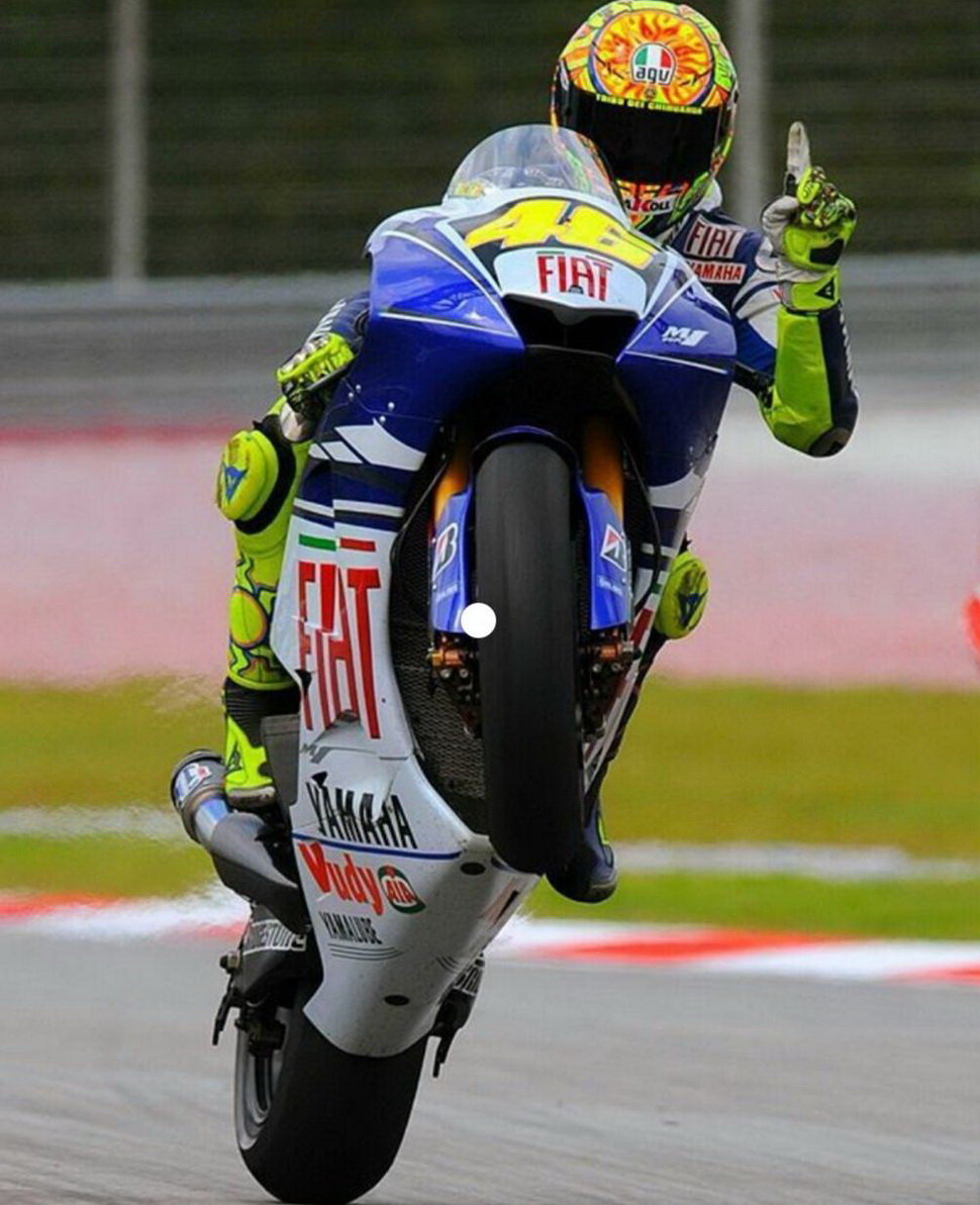Лучшие wheelie в MotoGP - все в исполнении Валентино Росси Лучшие wheelie в MotoGP - все в исполнении Валентино Росси