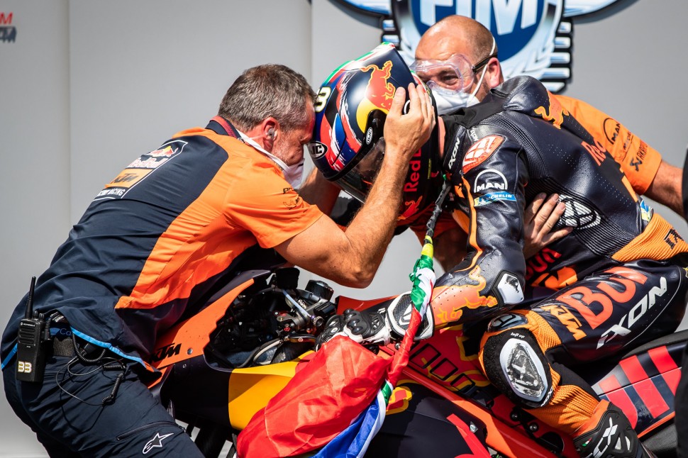 Брад Биндер выиграл Гран-При Чехии в MotoGP Брад Биндер выиграл Гран-При Чехии в MotoGP