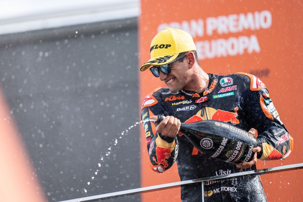 Хорхе Мартин - один из наиболее вероятных претендентов на корону Moto2... пока в дело не вмешалась другая корона - вирусная Хорхе Мартин - один из наиболее вероятных претендентов на корону Moto2... пока в дело не вмешалась другая корона - вирусная