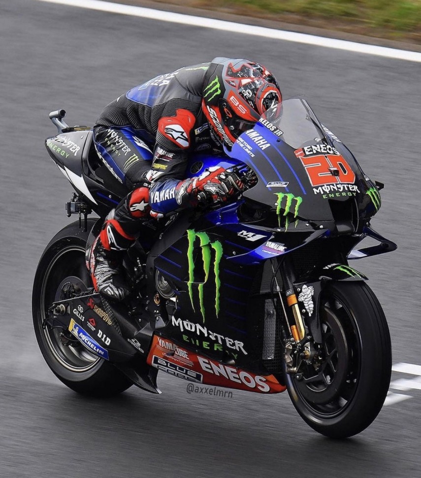 Фотожаба: Фабио Куартараро в седле заводского Monster Energy Yamaha YZR-M1 Фотожаба: Фабио Куартараро в седле заводского Monster Energy Yamaha YZR-M1