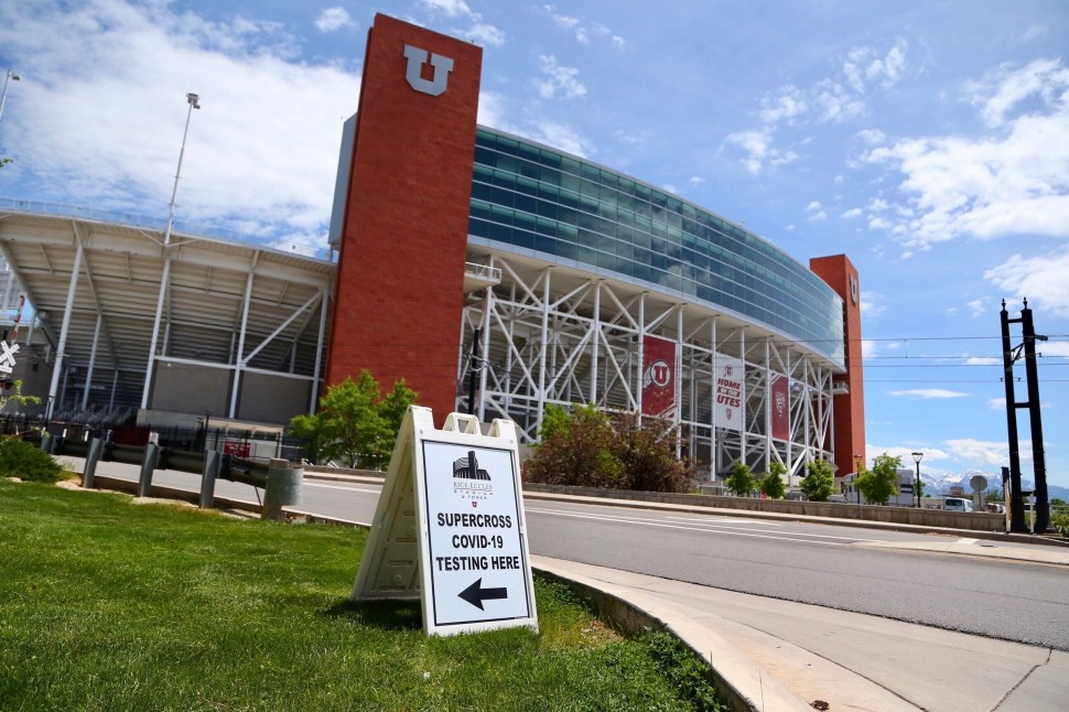 Rice-Eccles Stadium в Солт-Лейк-Сити стал домом для 30 команд AMA Supercross Rice-Eccles Stadium в Солт-Лейк-Сити стал домом для 30 команд AMA Supercross