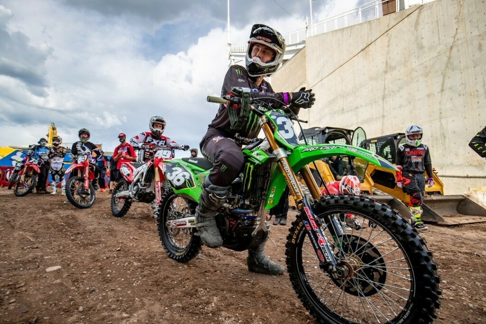 Пилоты AMA Supercross перед квалификацией Пилоты AMA Supercross перед квалификацией