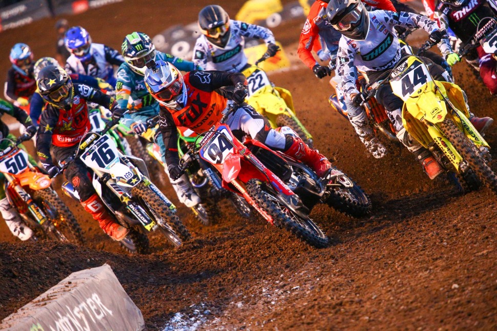 Старт гонки AMA Supercross Старт гонки AMA Supercross