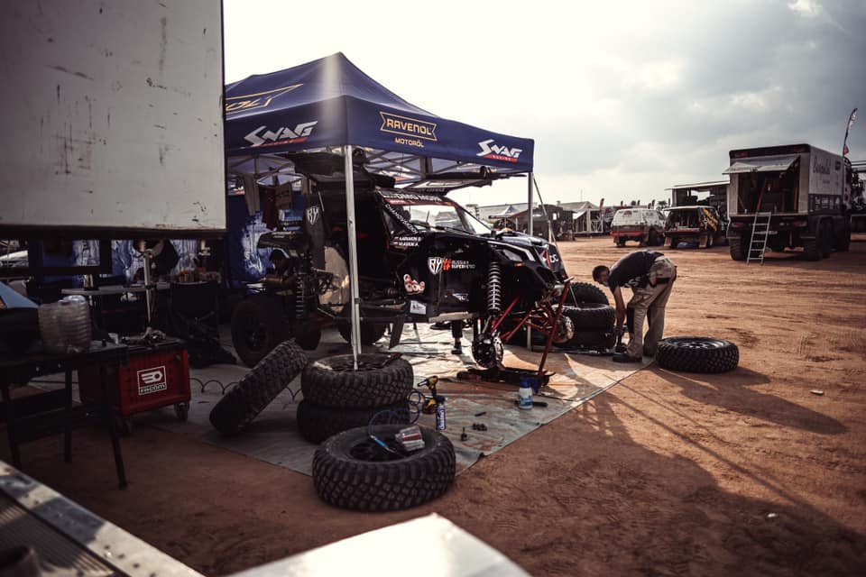 На бивуаке: подготовка SNAG Racing к старту марафонского этапа На бивуаке: подготовка SNAG Racing к старту марафонского этапа
