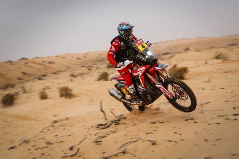 Хосе Игнасио Корнехо из Monster Energy Honda Team возглавил марафон Дакар-2021 Хосе Игнасио Корнехо из Monster Energy Honda Team возглавил марафон Дакар-2021
