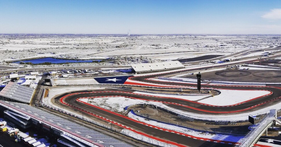 Вид на заснеженный Остин с контрольной башни Circuit of the Americas Вид на заснеженный Остин с контрольной башни Circuit of the Americas