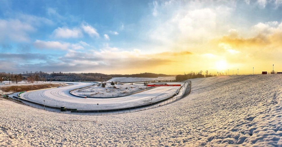 Automotodrom Brno прекрасен в любое время года Automotodrom Brno прекрасен в любое время года