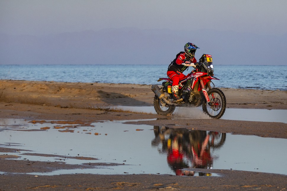 Monster Energy Honda Team лидирует в Дакаре-2021 Monster Energy Honda Team лидирует в Дакаре-2021