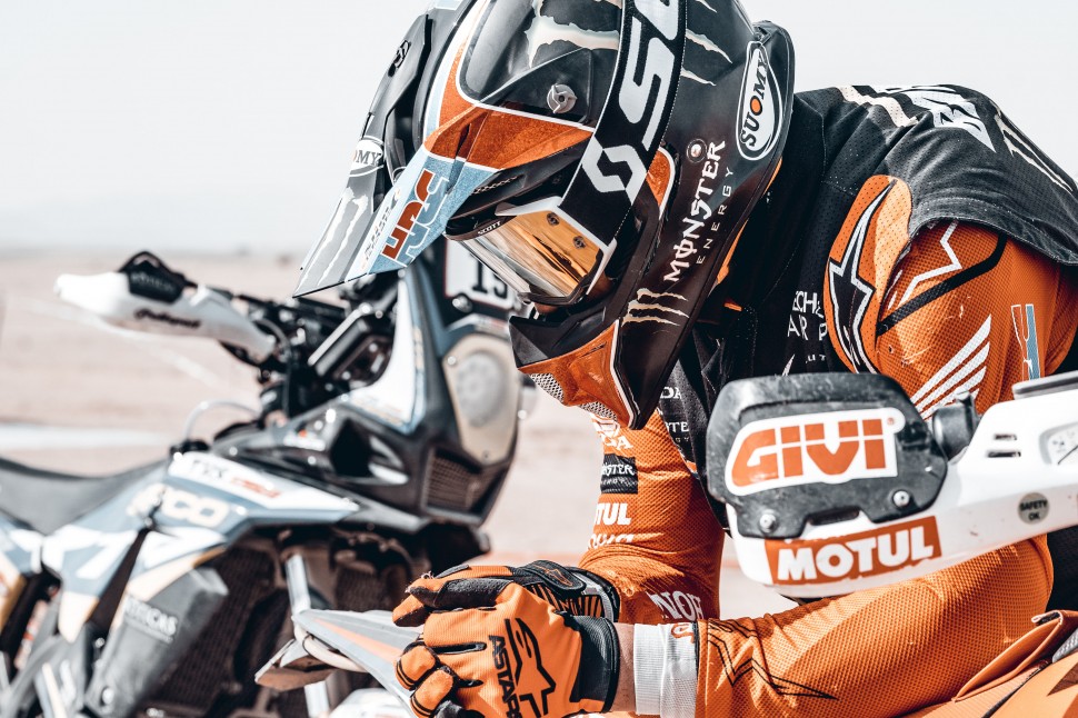 Хоан Барреда Борт, Monster Energy Honda Team выбыл из гонки самым неожиданным образом - у него кончился бензин Хоан Барреда Борт, Monster Energy Honda Team выбыл из гонки самым неожиданным образом - у него кончился бензин