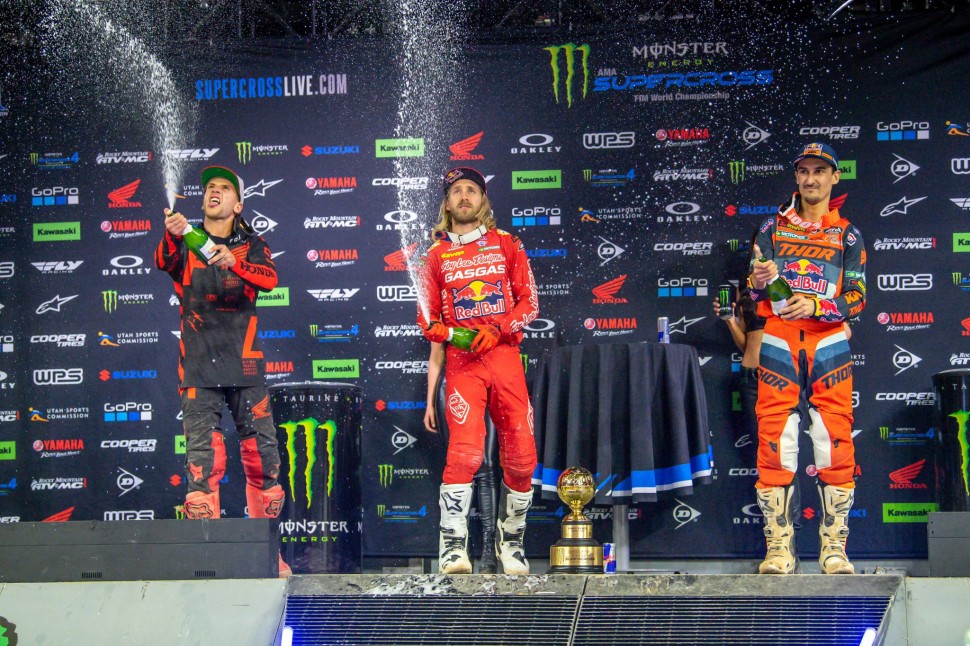 Подиум 1-й гонки AMA Supercross 2021 года Подиум 1-й гонки AMA Supercross 2021 года