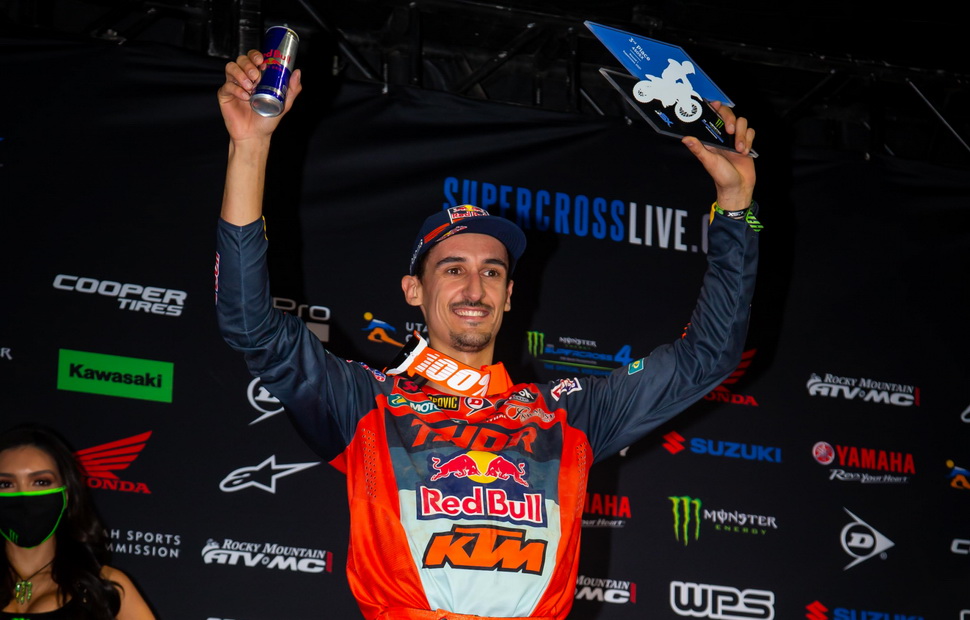 Марвин Мюскен на подиуме в первой гонке AMA Supercross сезона 2021 года Марвин Мюскен на подиуме в первой гонке AMA Supercross сезона 2021 года