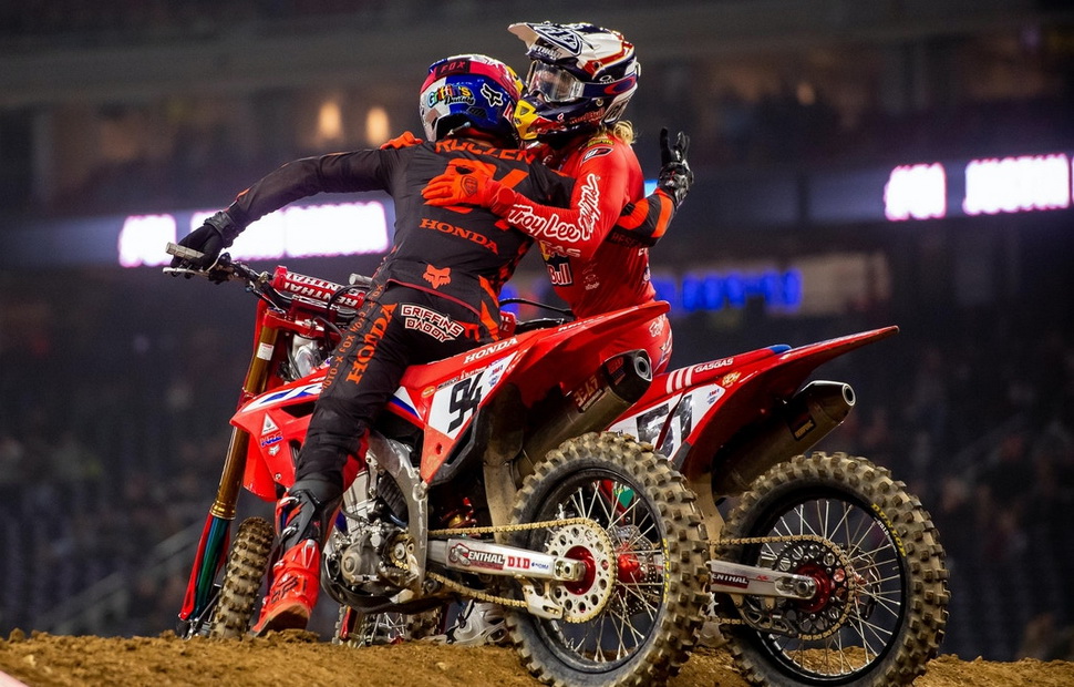 Барша принес GasGas победу в первой же гонке сезона AMA Supercross 2021 года Барша принес GasGas победу в первой же гонке сезона AMA Supercross 2021 года