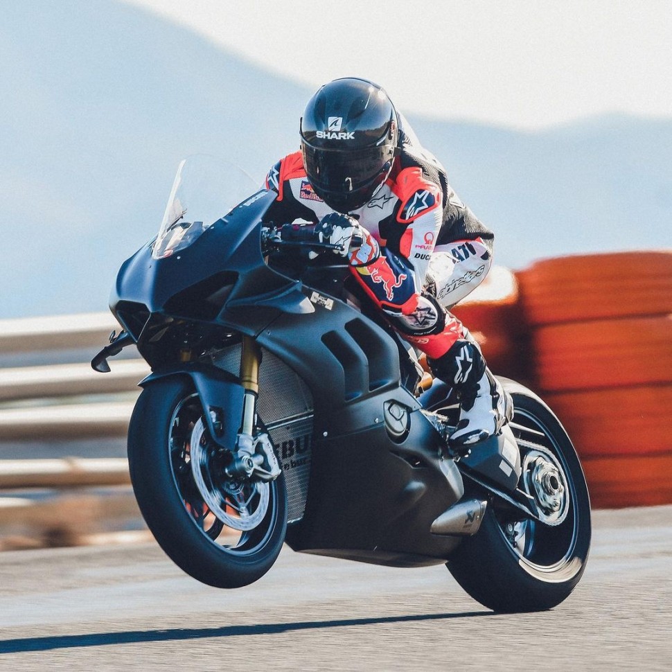 Хорхе Мартин в седле Ducati V4S на трек-днях в Картахене Хорхе Мартин в седле Ducati V4S на трек-днях в Картахене