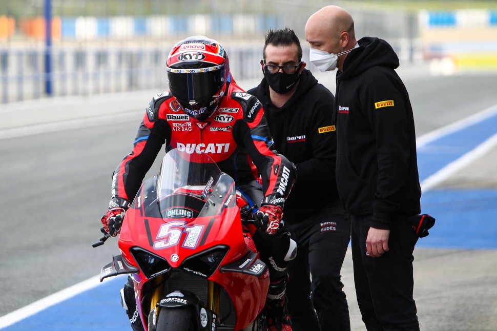 Миккеле Пирро на тестовом Ducati V4 Миккеле Пирро на тестовом Ducati V4