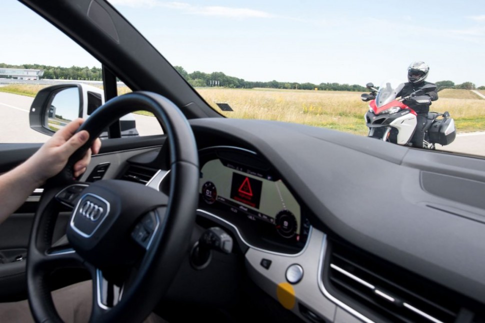 Прототип системы C-V2X в AUDI и Ducati Прототип системы C-V2X в AUDI и Ducati