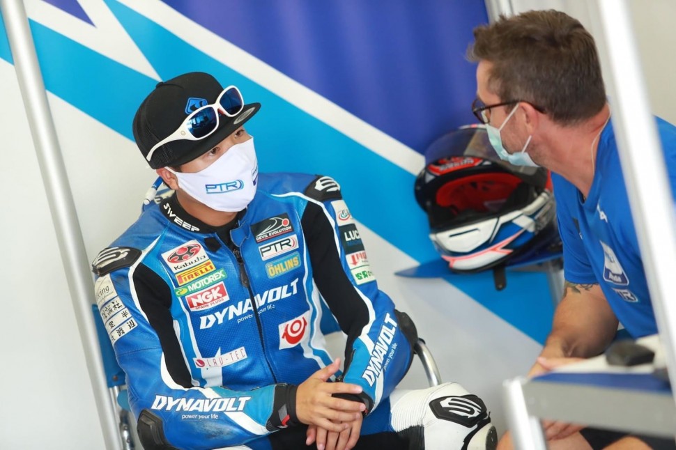 Хикари Окубо в боксе PTR Honda (WSS, 2020) Хикари Окубо в боксе PTR Honda (WSS, 2020)