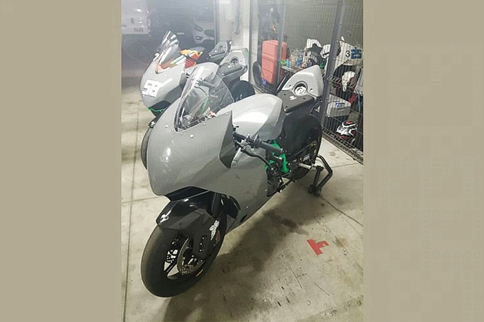 Фотографии прототипа спортбайка KTM с двигателем 890 куб.см. из R&D KTM Factory Racing Фотографии прототипа спортбайка KTM с двигателем 890 куб.см. из R&D KTM Factory Racing