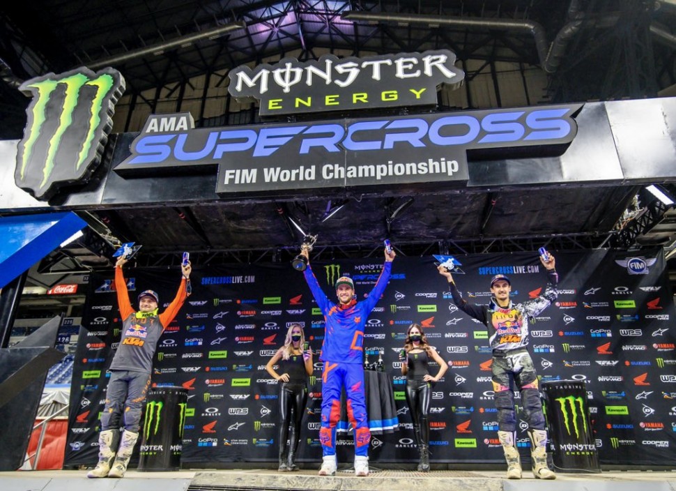 Подиум AMA Supercross, 6 этап - Кен Рокцен выиграл 3 гонки в Индиане подряд Подиум AMA Supercross, 6 этап - Кен Рокцен выиграл 3 гонки в Индиане подряд