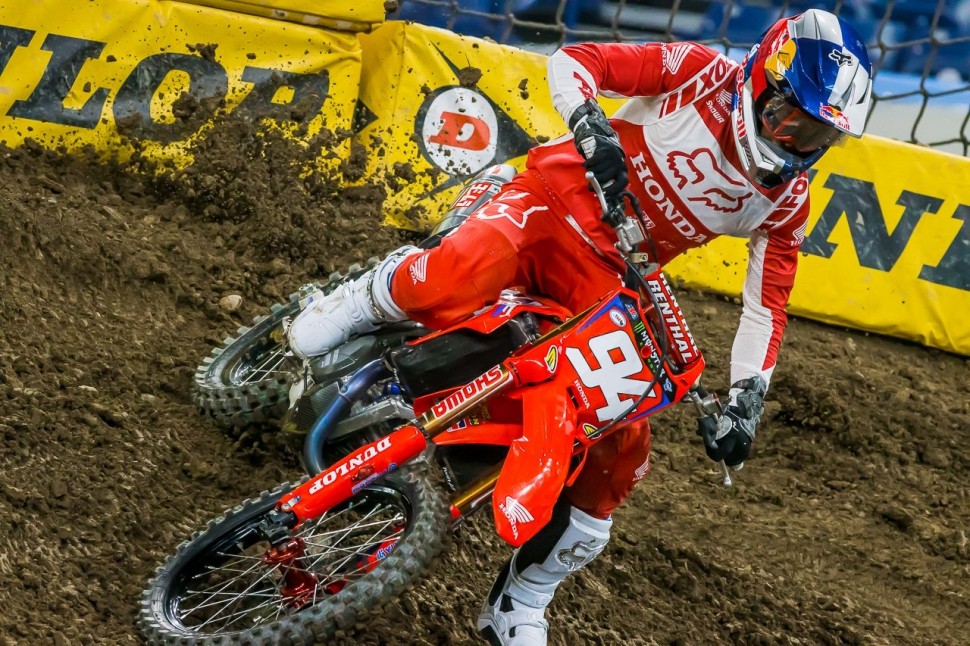 Кен Рокцен, Team Honda HRC возглавляет чемпионат AMA Supercross 2021 года - красная табличка лидера у него! Кен Рокцен, Team Honda HRC возглавляет чемпионат AMA Supercross 2021 года - красная табличка лидера у него!