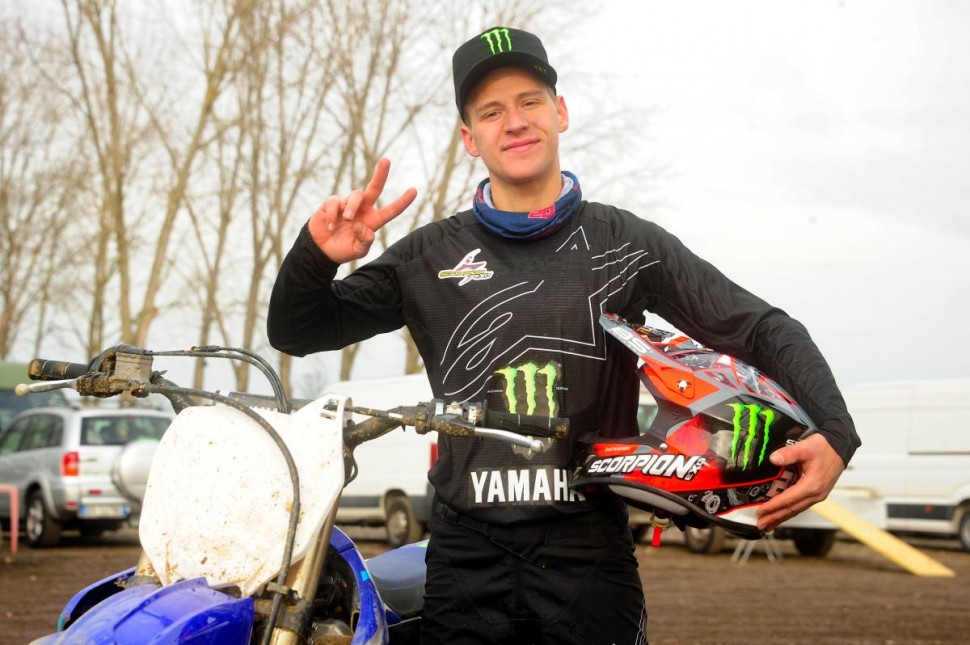 Во время визита в штаб-квартиру Yamaha Factory Racing в Италии Куартараро показал свои навыки в мотокроссе Во время визита в штаб-квартиру Yamaha Factory Racing в Италии Куартараро показал свои навыки в мотокроссе