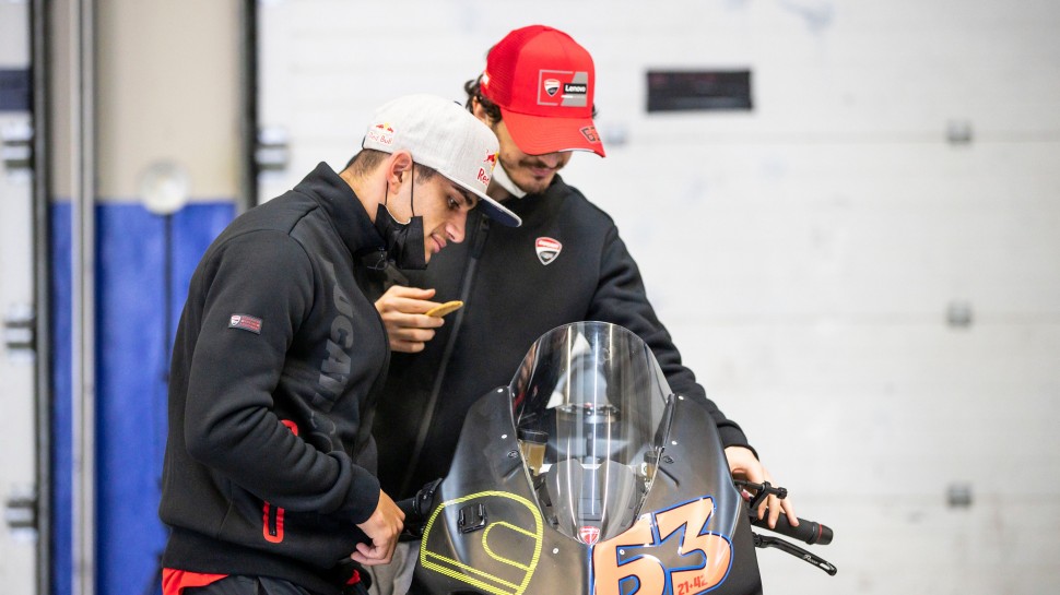 Пекко Баньяя (Ducati Lenovo Team) и Хорхе Мартин (Pramac Racing) Пекко Баньяя (Ducati Lenovo Team) и Хорхе Мартин (Pramac Racing)