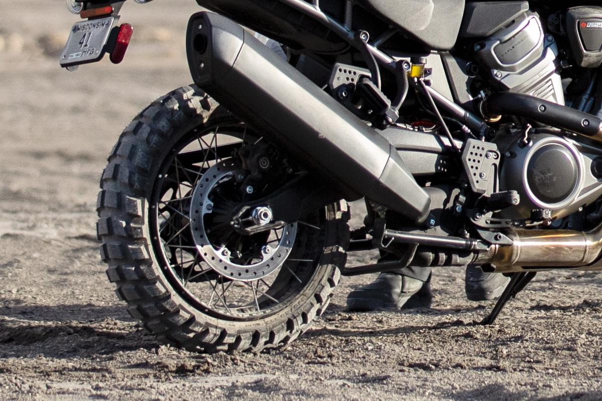 Забористые покрышки в базовой комплектации Harley-Davidson Pan America 1250 (2021) Забористые покрышки в базовой комплектации Harley-Davidson Pan America 1250 (2021)