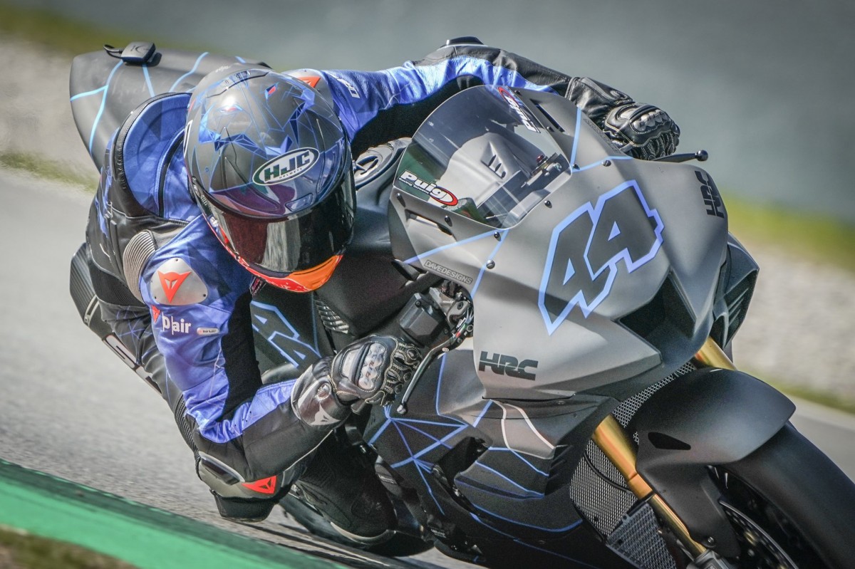 Новобранец Repsol Honda Пол Эспаргаро на Honda Fireblade SP CBR1000RR-R Новобранец Repsol Honda Пол Эспаргаро на Honda Fireblade SP CBR1000RR-R