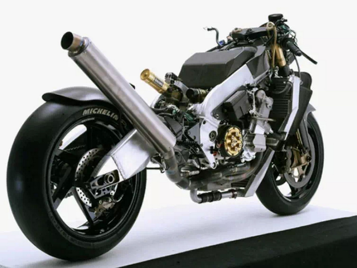 Шасси Yamaha YZR-M1 2003 года (с 5-клапанным двигателем) Шасси Yamaha YZR-M1 2003 года (с 5-клапанным двигателем)